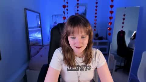 Snapshot of clover_red chatting on 02/13/25, 05:44 Clover follow me online show from 02/13/25, 05:44