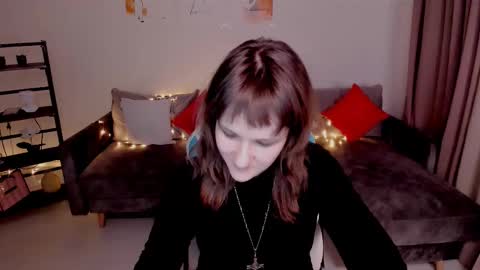 Snapshot of clover_red chatting on 03/08/25, 06:16 Clover follow me online show from 03/08/25, 06:16