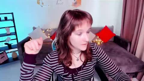 Snapshot of clover_red chatting on 03/09/25, 02:32 Clover follow me online show from 03/09/25, 02:32