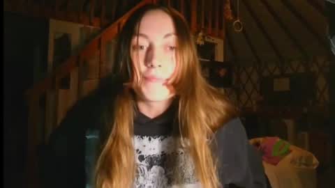 Clover online show from 03/11/25, 04:21