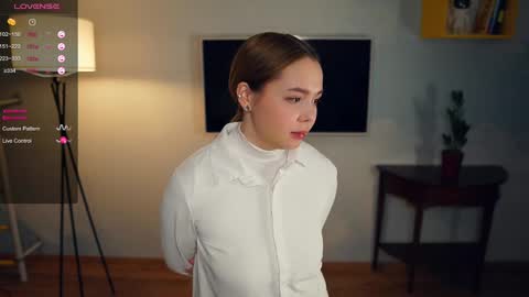 Hi everybody Im Lily Today is my first day here Lets get acquainted online show from 12/18/24, 02:32