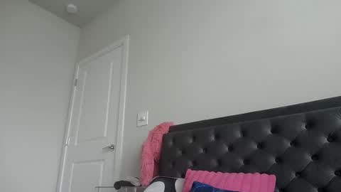 Snapshot of cluv777 chatting on 04/19/26, 10:23 cluv777 online show from 04/19/26, 10:23