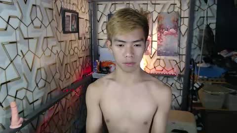 Snapshot of clyde_twinkx chatting on 10/30/25, 04:52 clyde_twinkx online show from 10/30/25, 04:52