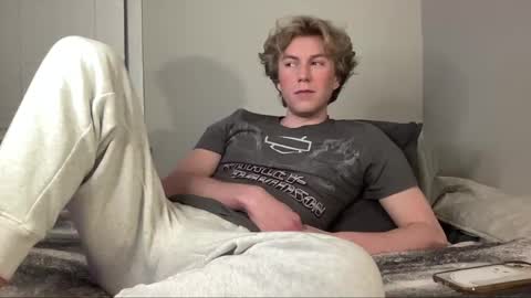 Snapshot of clydeaustin chatting on 10/18/25, 02:47 Clyde Austin online show from 10/18/25, 02:47