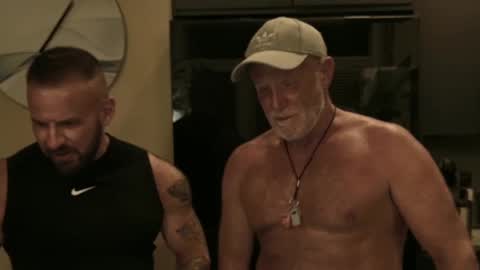 Snapshot of coachbate chatting on 09/23/25, 06:05 CoachBate online show from 09/23/25, 06:05