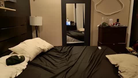 Snapshot of coachbate chatting on 10/18/25, 09:48 CoachBate online show from 10/18/25, 09:48