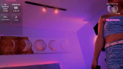 Snapshot of cock_big_girl chatting on 11/25/25, 06:41 Valerie nenitasexy online show from 11/25/25, 06:41