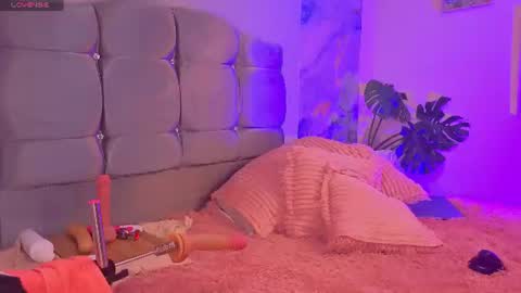Snapshot of cock_big_girl chatting on 06/12/26, 06:01 Valerie nenitasexy online show from 06/12/26, 06:01