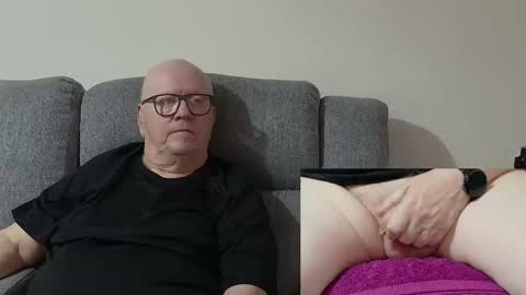 Snapshot of cockneymack51 chatting on 11/11/25, 11:43 Charlie. online show from 11/11/25, 11:43