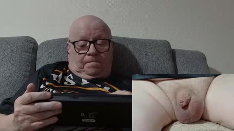 Snapshot of cockneymack51 chatting on 02/18/26, 01:12 Charlie. online show from 02/18/26, 01:12