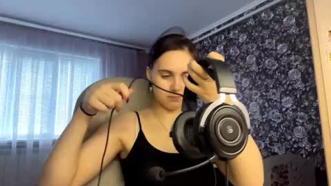 Snapshot of coco_charmel chatting on 10/02/25, 10:00 Nikki online show from 10/02/25, 10:00