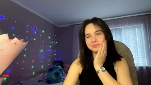 Snapshot of coco_charmel chatting on 10/18/25, 05:32 Nikki online show from 10/18/25, 05:32