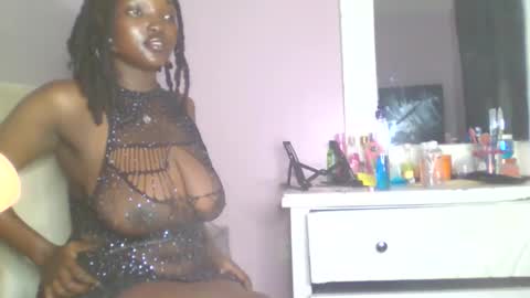 Snapshot of cocoalush_20 chatting on 05/02/26, 12:21 CocoaLush 20 online show from 05/02/26, 12:21