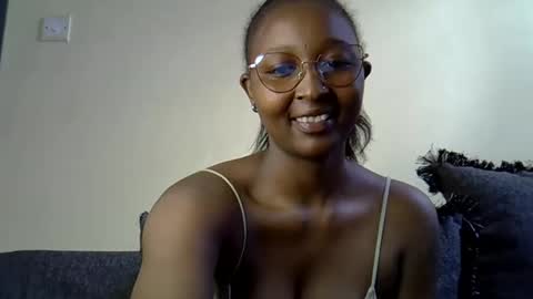 Snapshot of cocobaby_ chatting on 03/29/26, 11:21 Coco online show from 03/29/26, 11:21