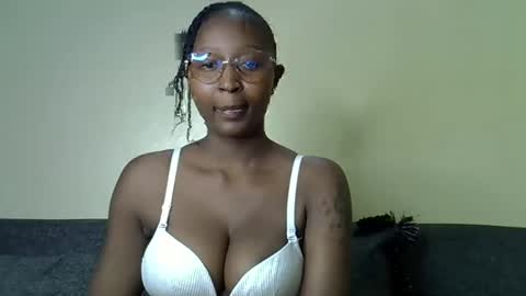 Snapshot of cocobaby_ chatting on 04/12/26, 03:17 Coco online show from 04/12/26, 03:17