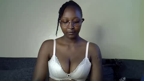 Snapshot of cocobaby_ chatting on 04/15/26, 02:46 Coco online show from 04/15/26, 02:46