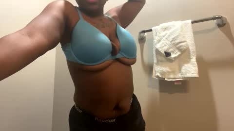 Snapshot of cocochanel197941 chatting on 12/03/25, 01:09 chanel online show from 12/03/25, 01:09