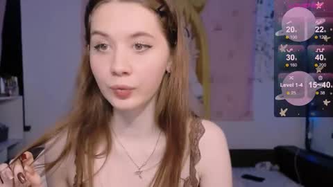 Snapshot of coddleweeper chatting on 09/25/25, 06:33 Hello guys my name is Coddle online show from 09/25/25, 06:33