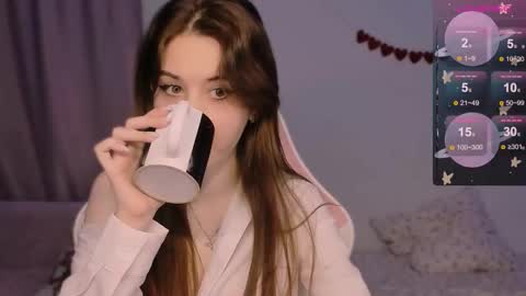 Snapshot of coddleweeper chatting on 10/16/25, 02:40 Hello guys my name is Coddle online show from 10/16/25, 02:40