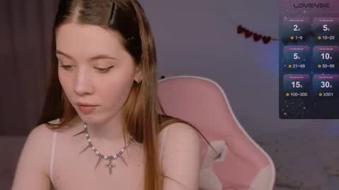 Snapshot of coddleweeper chatting on 11/26/25, 01:34 Hello guys my name is Coddle online show from 11/26/25, 01:34