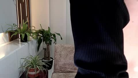 Snapshot of coddy_doll chatting on 12/17/25, 11:33 Coddy online show from 12/17/25, 11:33