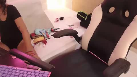 Snapshot of coffe_eyes chatting on 10/31/25, 08:37 coffe_eyes online show from 10/31/25, 08:37