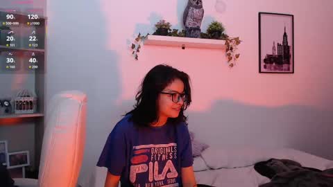 Snapshot of coffeandbread chatting on 10/22/25, 03:40 Phia And Luna online show from 10/22/25, 03:40