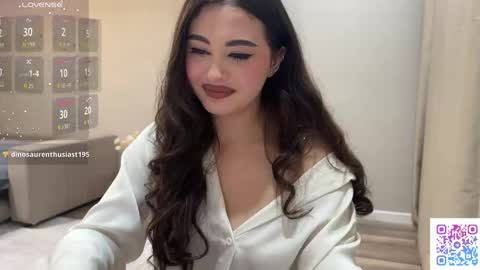 Snapshot of coffee_wihtout_milk chatting on 04/23/26, 11:40 Yumi online show from 04/23/26, 11:40