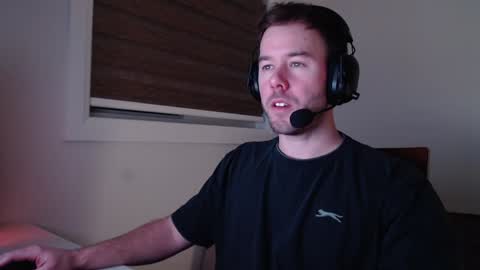 Snapshot of coffeelounge chatting on 01/21/25, 02:22 c o f f e e l o u n g e online show from 01/21/25, 02:22