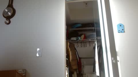 Snapshot of colbymoney chatting on 12/18/25, 12:33 Colby big dick money online show from 12/18/25, 12:33