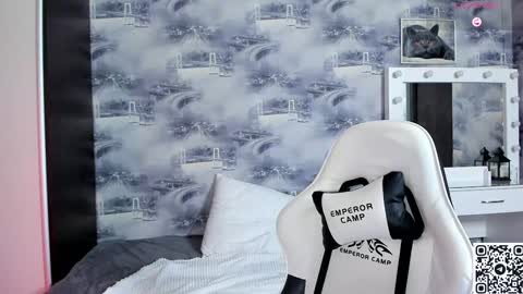 Snapshot of cold_waterfall chatting on 12/02/24, 05:59 Criss online show from 12/02/24, 05:59