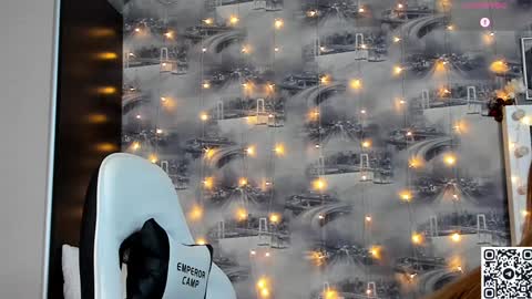 Snapshot of cold_waterfall chatting on 02/05/25, 04:06 Criss online show from 02/05/25, 04:06