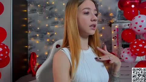 Snapshot of cold_waterfall chatting on 02/13/25, 04:11 Criss online show from 02/13/25, 04:11