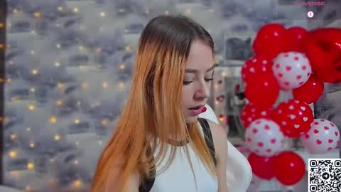 Snapshot of cold_waterfall chatting on 02/18/25, 03:21 Criss online show from 02/18/25, 03:21