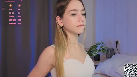 Snapshot of cold_waterfall chatting on 10/13/25, 03:28 Criss online show from 10/13/25, 03:28