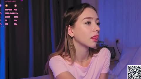 Snapshot of cold_waterfall chatting on 10/18/25, 03:31 Criss online show from 10/18/25, 03:31