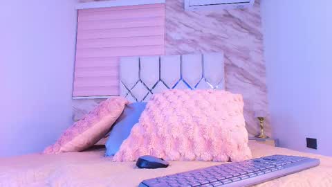 Snapshot of colett_hall chatting on 03/15/26, 11:49 colett online show from 03/15/26, 11:49