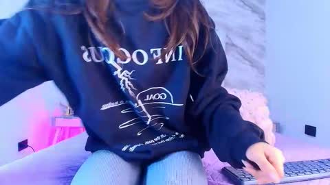 Snapshot of colett_hall chatting on 03/18/26, 11:57 colett online show from 03/18/26, 11:57