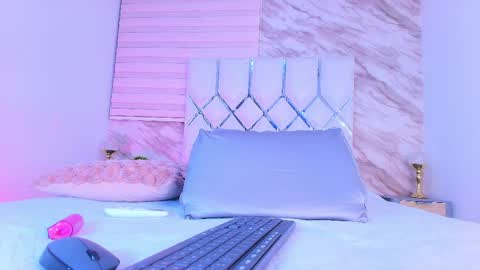 Snapshot of colett_hall chatting on 04/11/26, 11:58 colett online show from 04/11/26, 11:58