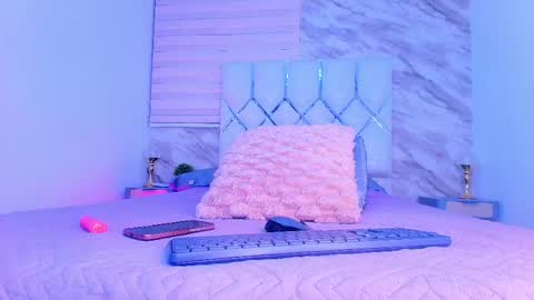 Snapshot of colett_hall chatting on 04/13/26, 11:59 colett online show from 04/13/26, 11:59