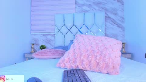 Snapshot of colett_hall chatting on 04/17/26, 11:57 colett online show from 04/17/26, 11:57