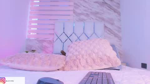 Snapshot of colett_hall chatting on 04/27/26, 12:03 colett online show from 04/27/26, 12:03