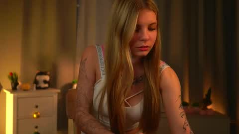 Snapshot of colettaelsensohn chatting on 03/27/26, 02:50 Jenny online show from 03/27/26, 02:50