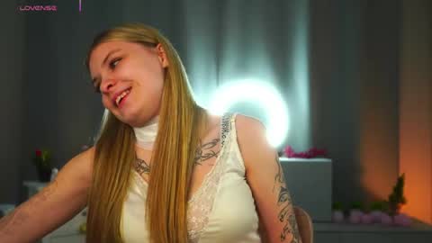 Snapshot of colettaelsensohn chatting on 04/03/26, 02:15 Jenny online show from 04/03/26, 02:15