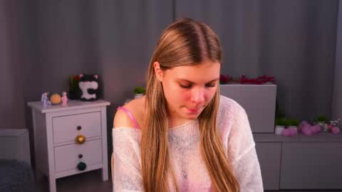 Snapshot of colettaelsensohn chatting on 04/26/26, 02:04 Jenny online show from 04/26/26, 02:04