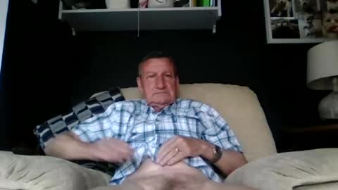 Snapshot of colinbeech chatting on 06/17/26, 08:50 colinbeech online show from 06/17/26, 08:50