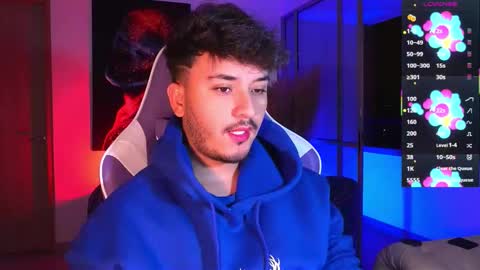 Snapshot of collage_hot25 chatting on 10/24/25, 03:25 javier online show from 10/24/25, 03:25