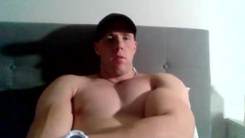Snapshot of college_muscle chatting on 01/08/25, 04:44 foreverxshredded online show from 01/08/25, 04:44