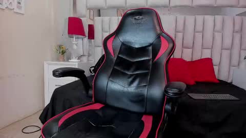 Snapshot of college_muscle_ass chatting on 10/01/25, 01:39 college_muscle_ass online show from 10/01/25, 01:39