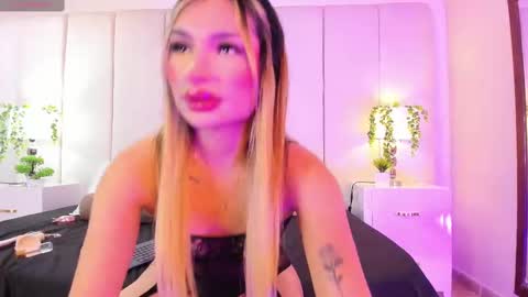 Snapshot of college_muscle_ass chatting on 10/15/25, 11:38 college_muscle_ass online show from 10/15/25, 11:38